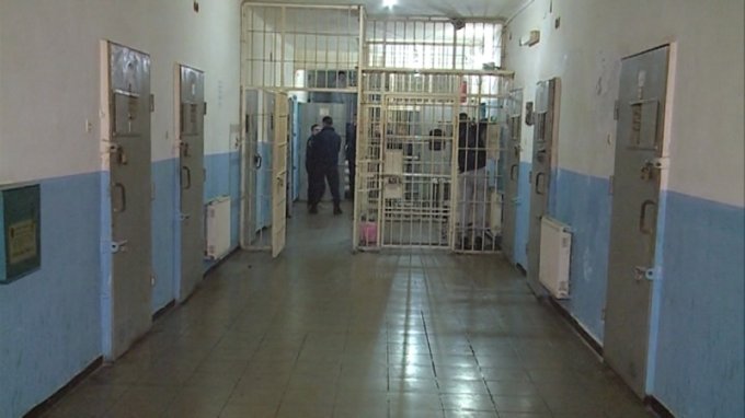 Ministri Manjani shkarkon policin e burgjeve