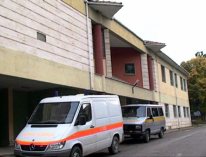 Korçë, një fëmijë 10 vjeç bie nga kati i pestë