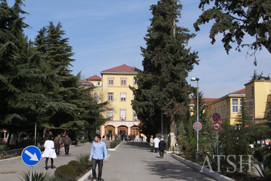 Tiranë, plagosen dy fëmijë nga një shpërthim