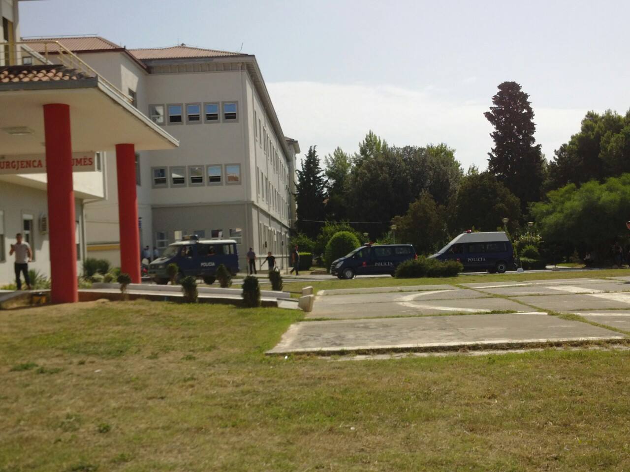 PERGJAKJA NE LAÇ/Emrat, 5 të plagosur nga familja Cali