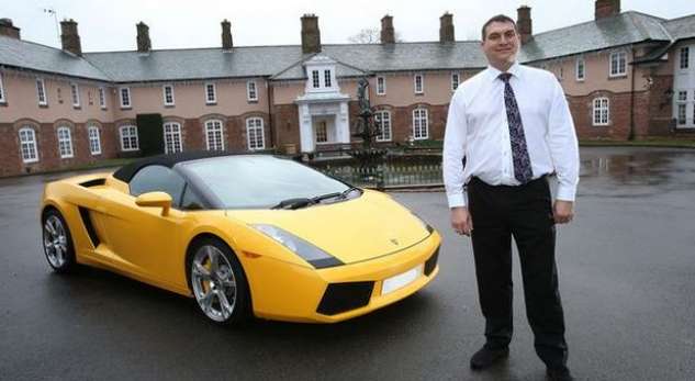 Multimilioneri “i varfër”…, e shoqja nuk e lejon të shpenzojë më shumë se 20 stërlina në ditë