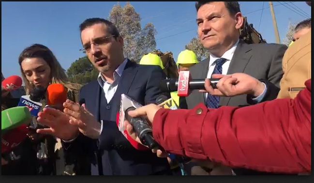 VIDEO/ Saimir Tahiri “i hakërrohet” gazetarëve për moszbardhejn e grabitjes së bankave