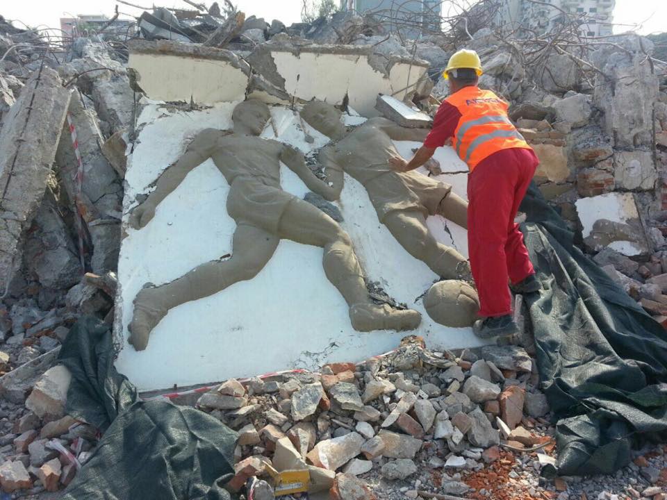 FOTOGALERI/Edi Rama konfirmon, basorelievet e stadiumit do zhduken