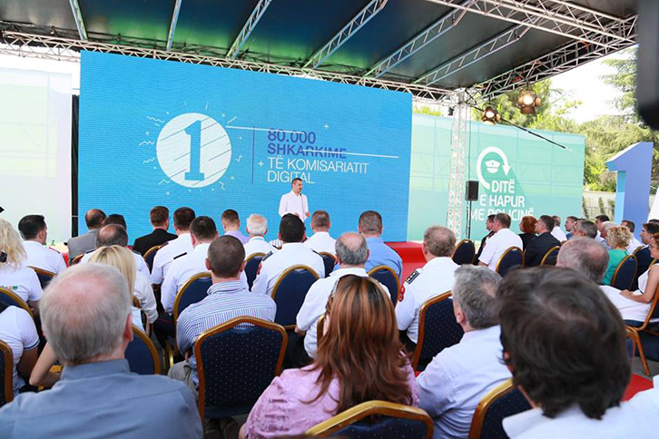 FOTO GALERI/ Ja auditori “i depolitizuar dhe “i pavarur” para të cilëve Saimir Tahiri bën politik dhe merr duartrokitje