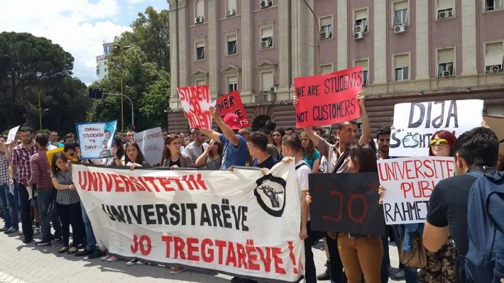 Studentët, konflikt me Sekretarin e Përgjithshëm të Ministrisë së Arsimit