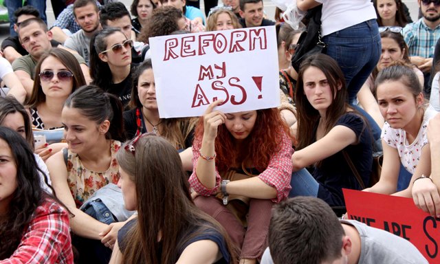 Studentja e “Mjeksisë”:  Ushtari Saje Qorri nuk është gjë, gjeneralët janë të frikshëm