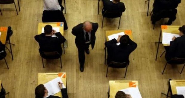 Studenti “shfrytëzon” ligjin e lirisë së informacionit për të parë pyetjet para provimit