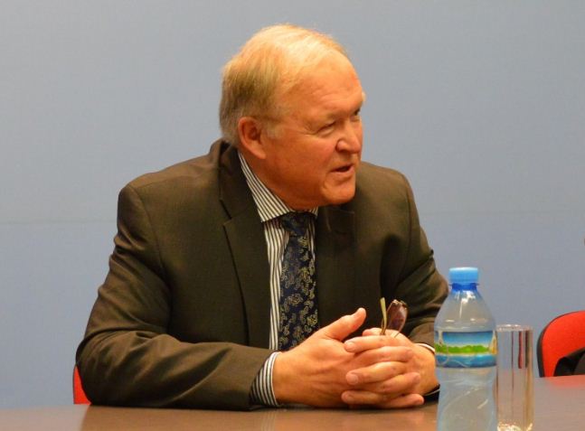 Ish-kryeministri i Suedisë, leksion në Tiranë