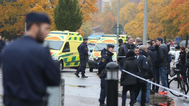 Suedi, vret me shpatë si stërgjyshërit një mësuese dhe një nxënës