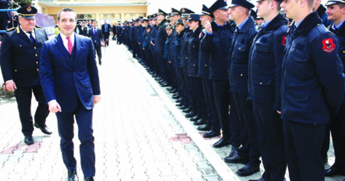 “Burrat dhe gratë në uniformë që luftojnë krimin nuk kanë nevojë për shfaqje dhe fasada”