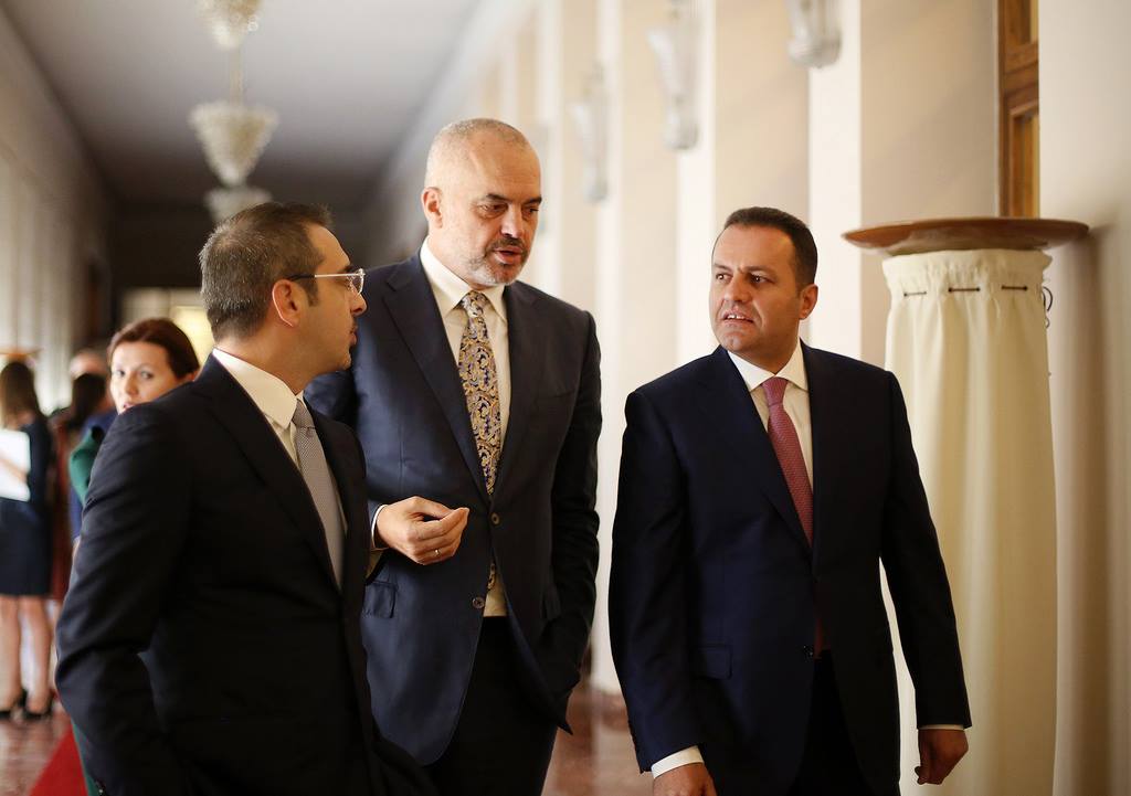 Tahiri, tjetër justifikim për shitjen e makinës