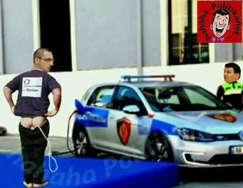 FOTO/Berisha “vendos” një spinë në b… të Tahirit për karikimin e makinave
