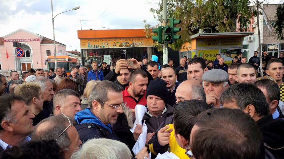 FOTO/Saimir Tahiri, në protestë kundër Erion Velisë