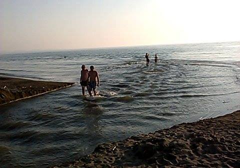 Pushuesit e Tales mbyten nga ujrat e zeza