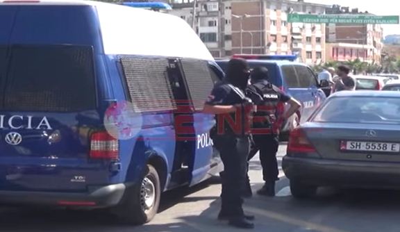 EMRAT/9 të arrestuar, 1 në kërkim në Tatimet e Shkodrës, në pranga edhe shefja e hetimit në terren