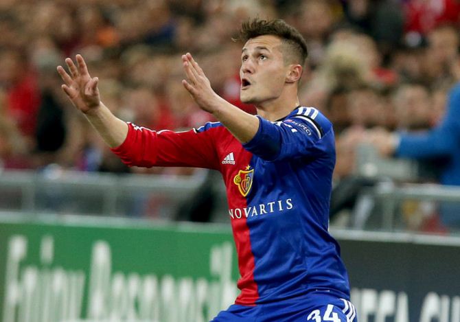 Taulant Xhaka: Do luaj kundër nënës 100% dhe kundër babit 50%