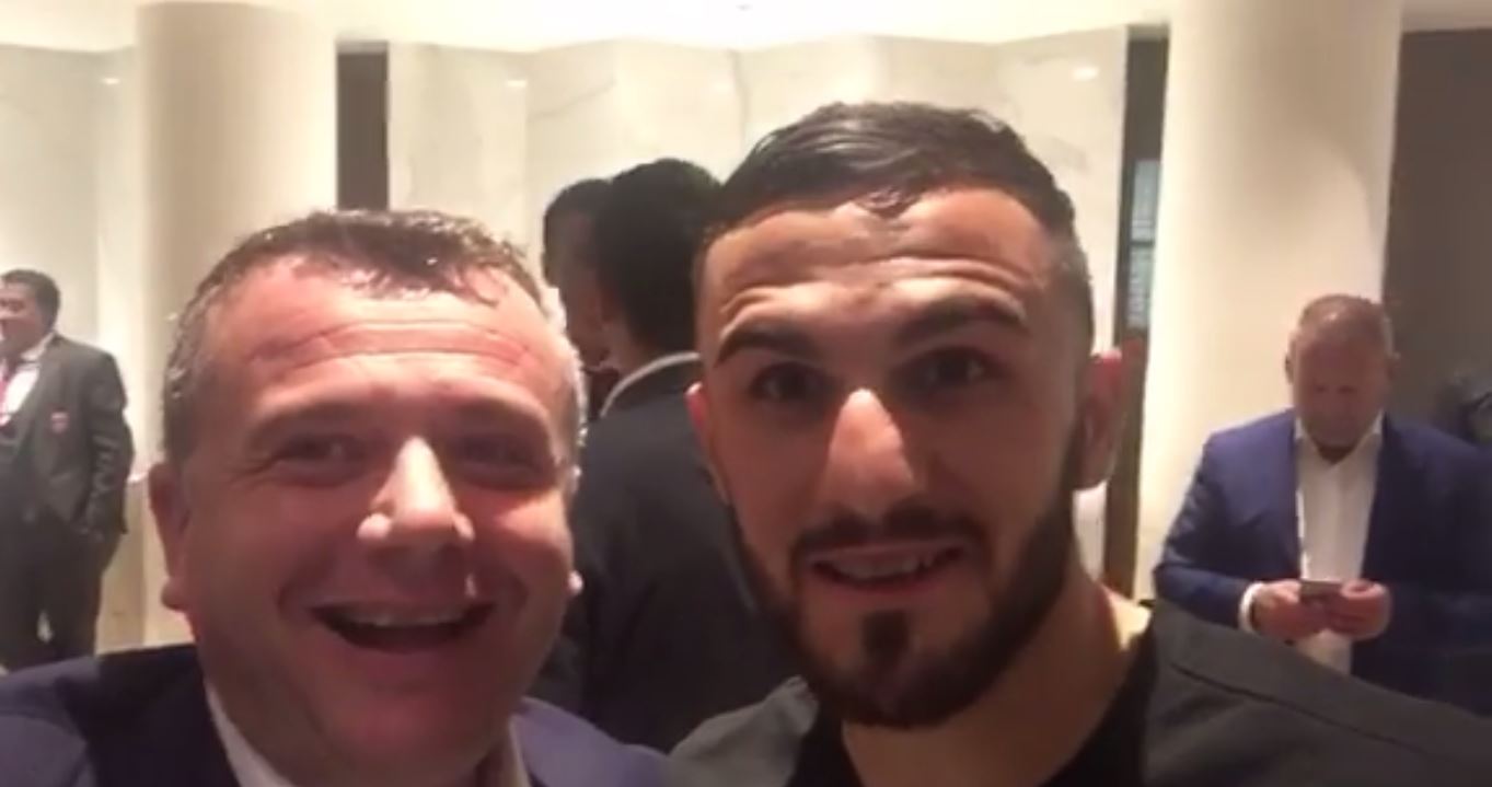 VIDEO GROTESKE/ Taulant Balla i rrëmben Armando Sadikut autorësinë e golit ndaj Rumanisë