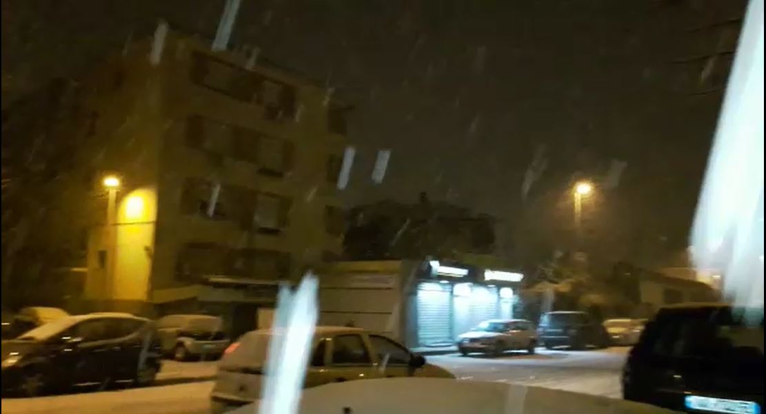 VIDEO LAJM/ Bora bie shtruar edhe në Tiranë