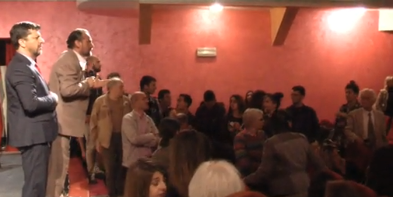 Qeveria në rrezik në Elbasan, revoltë pas shfaqjes në teatër