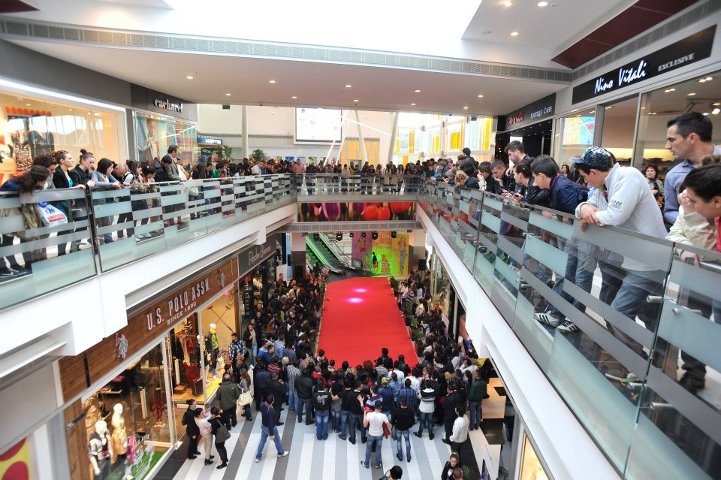 Alarm për bombë në qendrën tregtare TEG