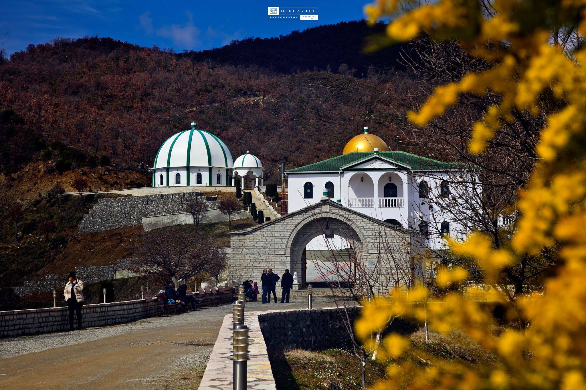 REPORTAZH/ Mrekullia e Teqesë së Baba Aliut, në majën e kodrës së Alipostivanit