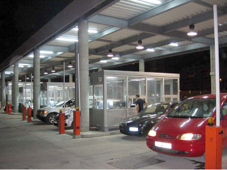 Kthehen emigrantët për pushime, fluks në portin e Durrësit