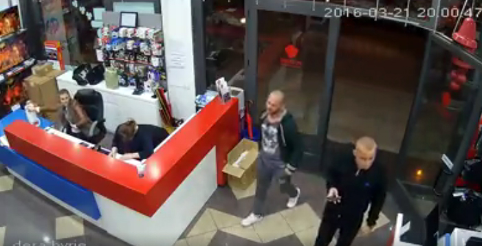 VIDEO/ Ja si vidhet një iPhone në qendër të Tiranës