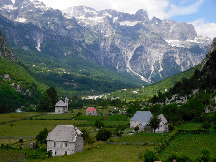 EMRAT/ Shpërndanë tokën e Thethit për miq e familjarë, dërgohen për gjykim ish-kryetari dhe dy vartës të komunës Shalë