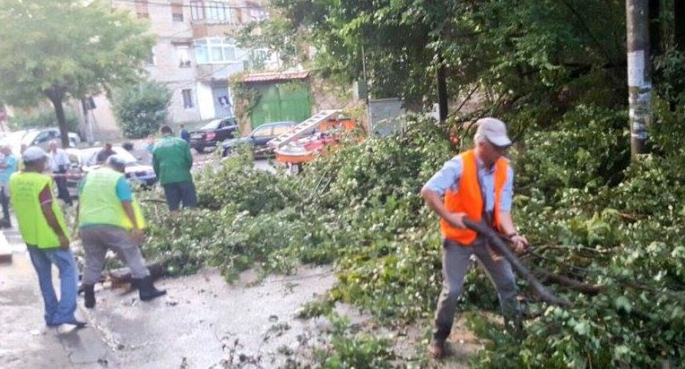 Erion Veliaj flet pas stuhisë: Natyrën s’e kontrollojmë dot