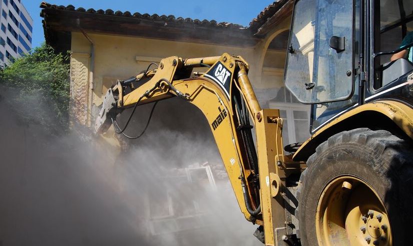 FOTO/Unaza e Vogël, shkatërrohet edhe shtëpia e fundit karakteristike