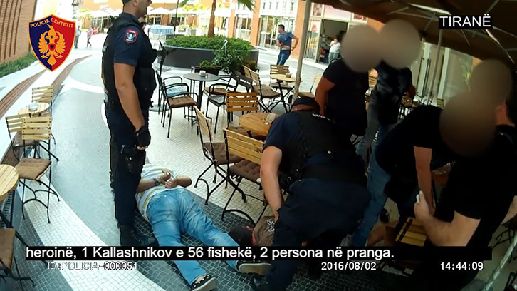 VIDEO/ Tiranë, momenti i arrestimit të dy personave me 5.1 kg heroinë