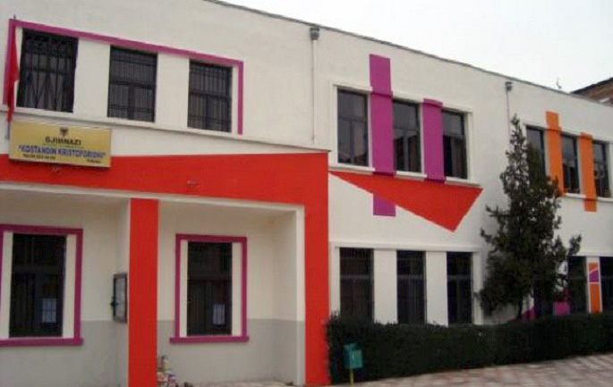 FOTO LAJM/ “Arsimi profesional”, gjimnazistët kultivojnë kanabis në shkollë