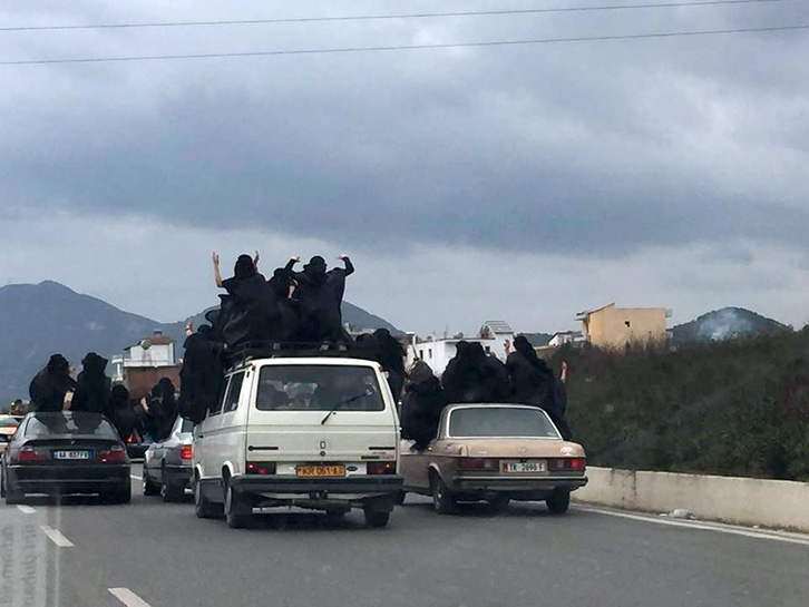 FOTO LAJM/ ISIS në rrugët e Tiranës…, policia nuk di gjë…?!