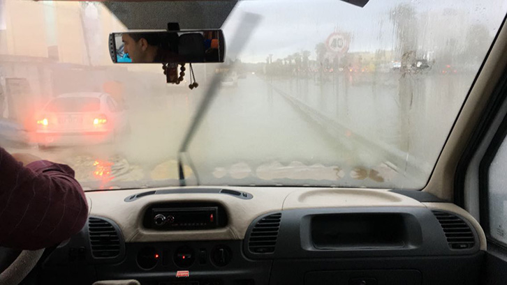 FOTO GALERI/ Tirana nën ujë, bllokohet autostrada Tiranë – Durrës