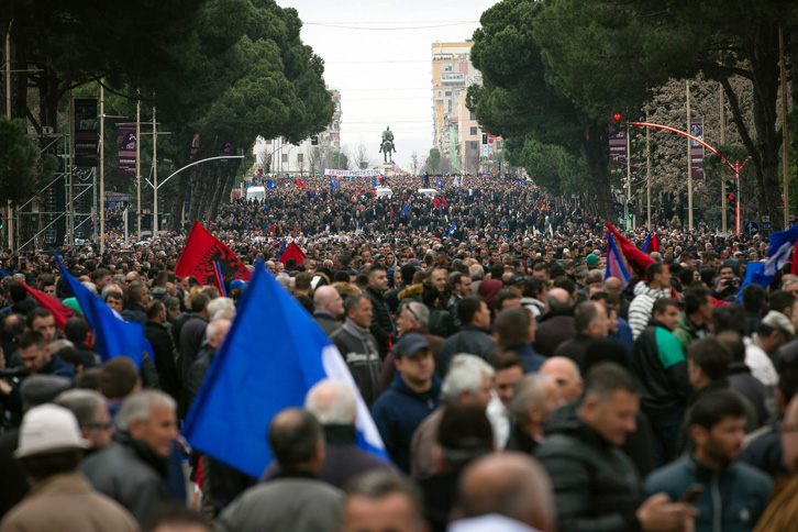 “Rama, Balla e Tahiri, janë kapur me brekë nëpër këmbë”