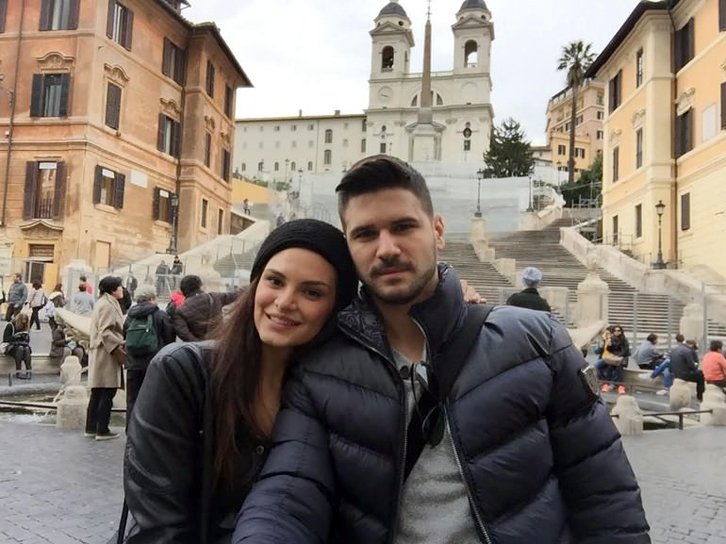 Aktori turk “ia mbledh” nuses shqiptare