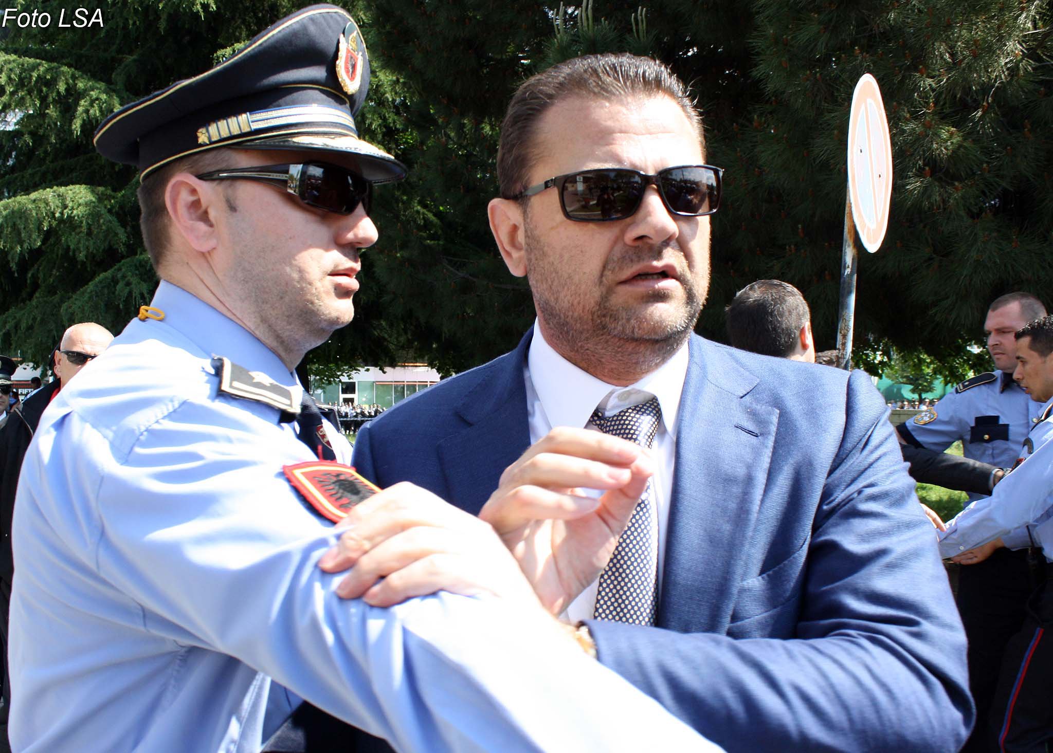 Policia në shtëpi, Tom Doshi mesazh bë “facebook”: E vërteta do të ballafaqohet dhe dalë në gjykatë