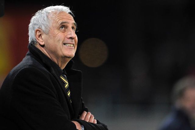 Trajneri i Armenisë jep dorëheqjen pas humbjes me Shqipërinë