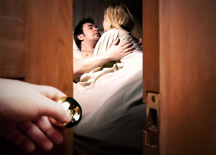 EMRA & DETAJE/ Studentet fusin në kurth biznesmenin amerikan: Na jep 40 mijë $, ose…