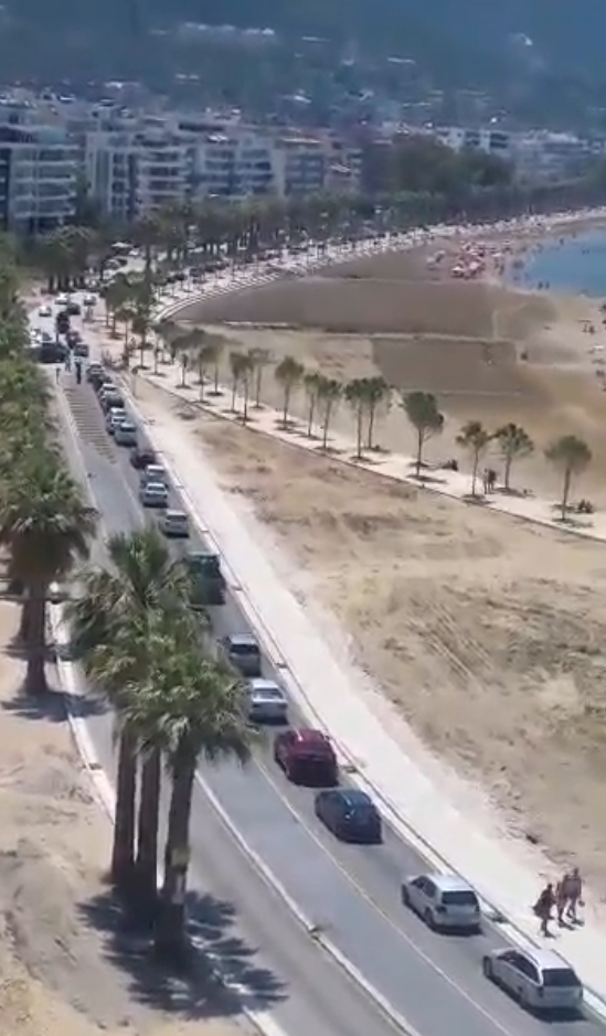 VIDEO/ Bllokohet trafiku në Vlorë, 45 minuta për të përshkuar 5 km rrugë