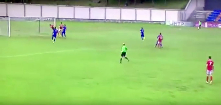 VIDEO/ E pabesueshme, portieri i Tërbunit shënon gol nga porta në portë