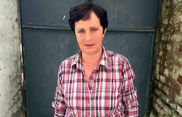 FOTO/ Flet gruaja të cilës policia bashkiake i rrëmbeu dje karrocën e kokoshkave: Ja pse shisja pa leje