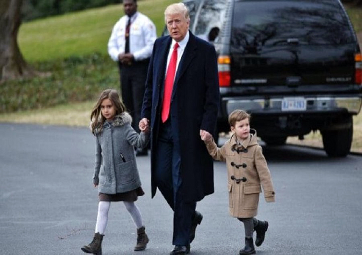 FOTO LAJM/ Presidenti Donald Trump argëtohet me nipërit e tij