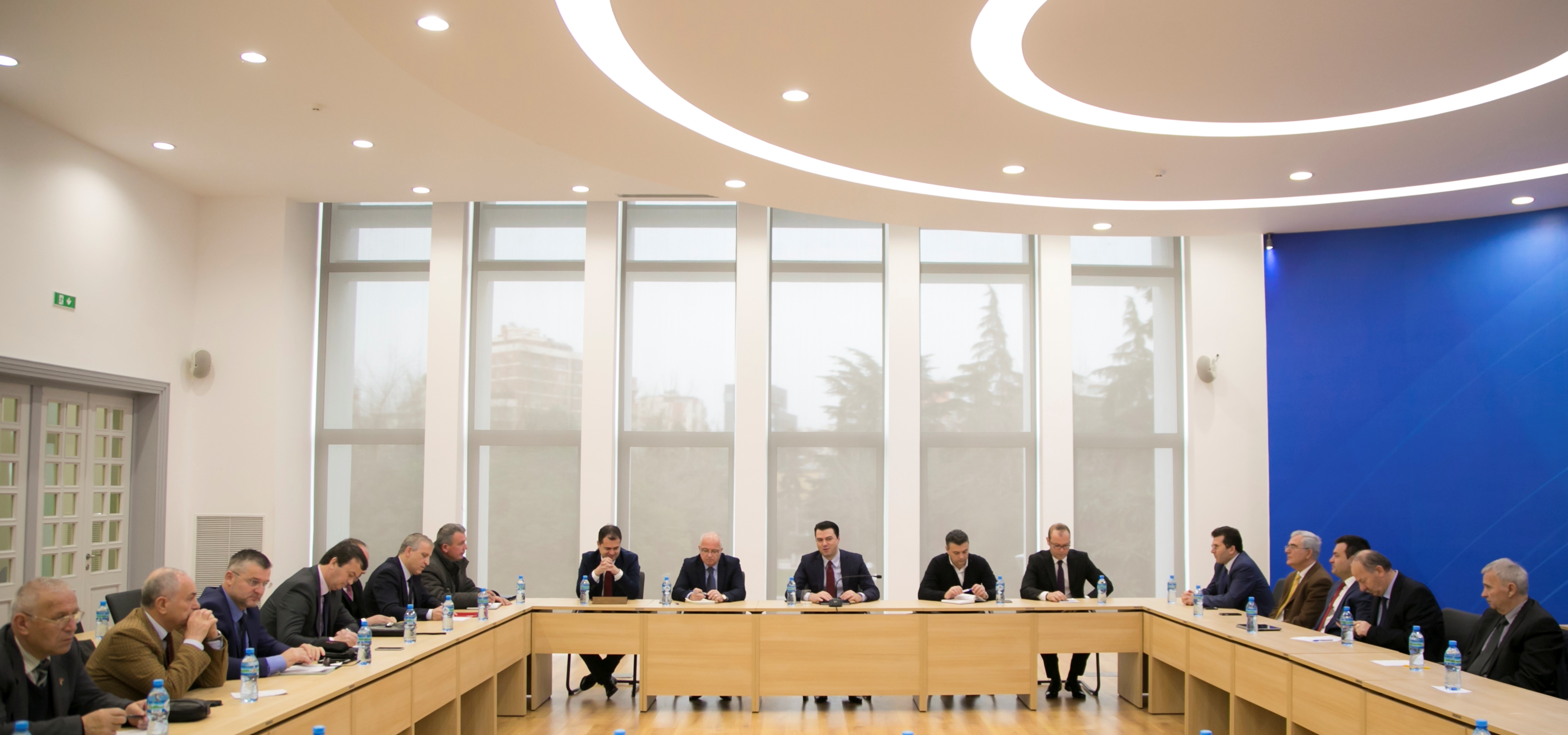 Mblidhen aleatët e opozitës, diskutojnë për reformën zgjedhore