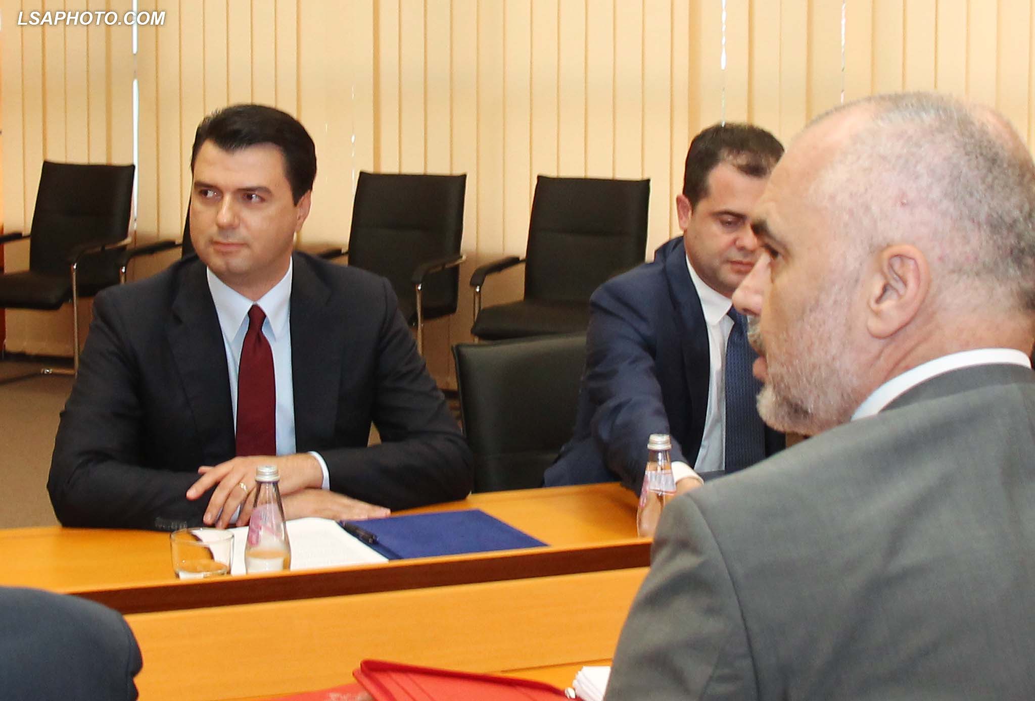 Edi Rama, letër plot emocione drejtuar Lulzim Bashës: Një propozim të ri dhe urime për ditëlindjen e vajzës