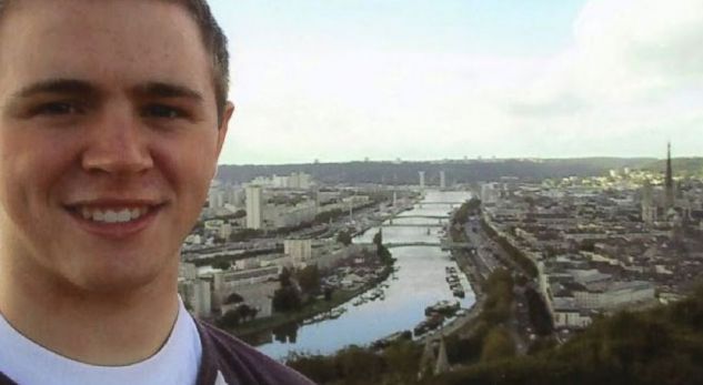 FOTO/Ky është turisti i terrorit