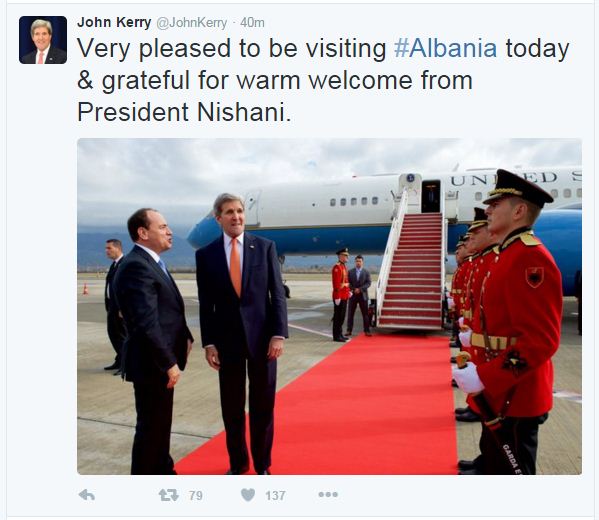 VIZITA/ Kerry në “Twitter”: Shumë i kënaqur që vizitoj Shqipërinë, mirënjohje për pritjen e ngrohtë nga Presidenti Nishani