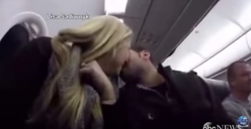 VIDEO/ Piloti njofton në bord se njëri nga pasagjerët e avionit do të bëhet baba