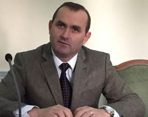 Neni tjetër kundër medias, e shkruajti Ulsi Manja