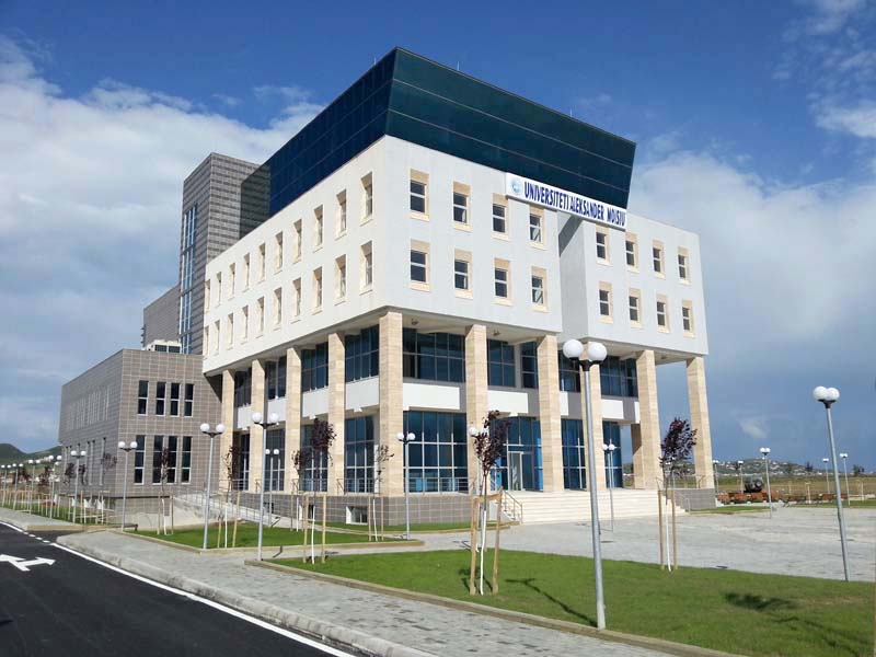 Durrës, ju premtonte studentëve marrjen e provimeve kundrejt shumave të caktuar, prangoset sekseri